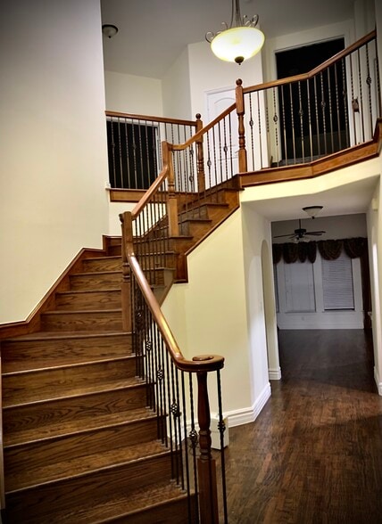 Building Photo - 1305 Miami Dr