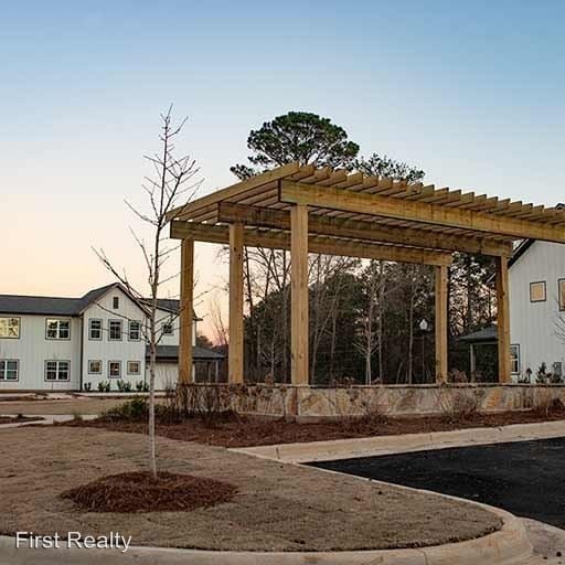 Building Photo - 605 Hudson Terrace