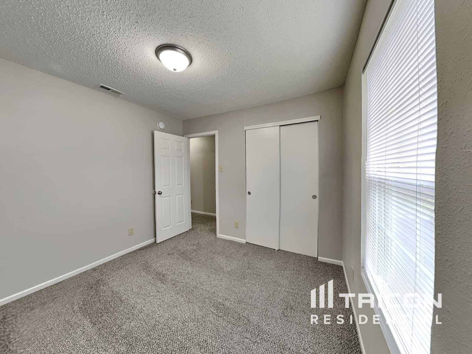 Building Photo - 1230 Redwood Dr