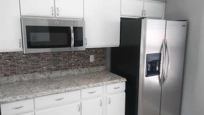 Building Photo - Single Family 3 bedroom, 2 bathroom home in Kissimmee