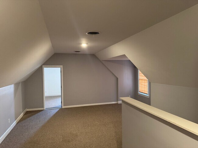 Building Photo - Stunning 5BR Executive Style Home in Brentwood