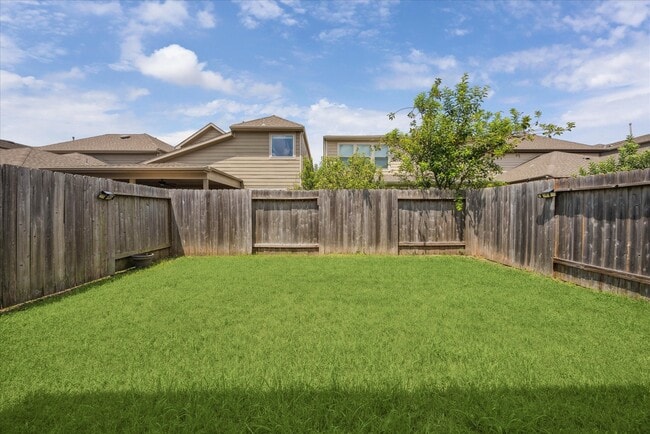 Building Photo - 1817 Agoura Hills Dr
