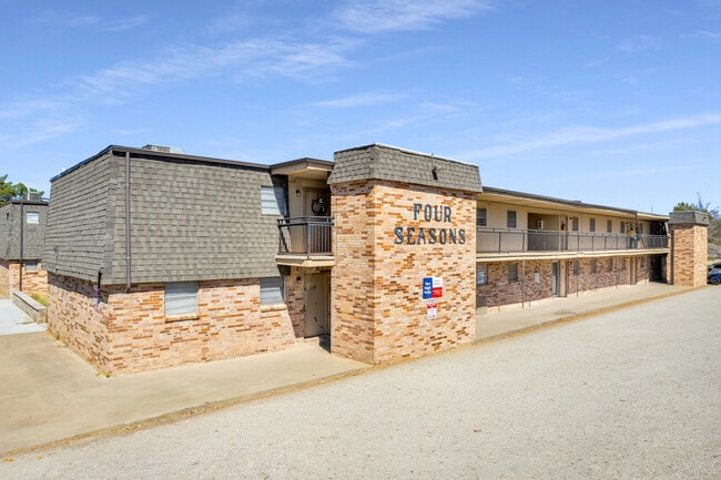 Building Photo - Four Seasons & Pepper Tree Apartments