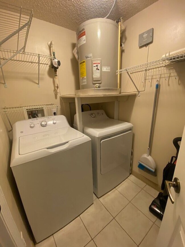 Building Photo - Furnished 2 bedroom 2 bathroom condo