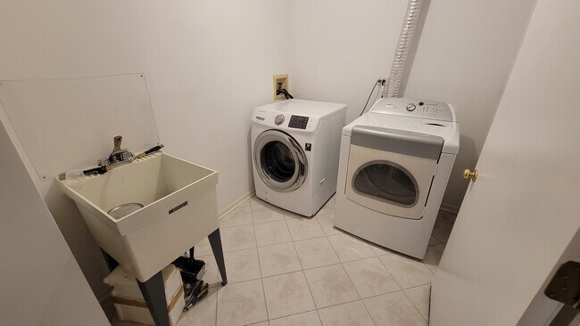 Building Photo - 311 Sheffield Ct