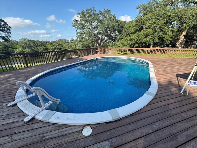 Building Photo - 772 Riverside Dr