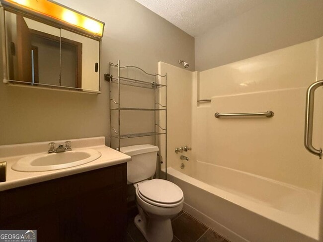 Building Photo - 109 Broken Arrow