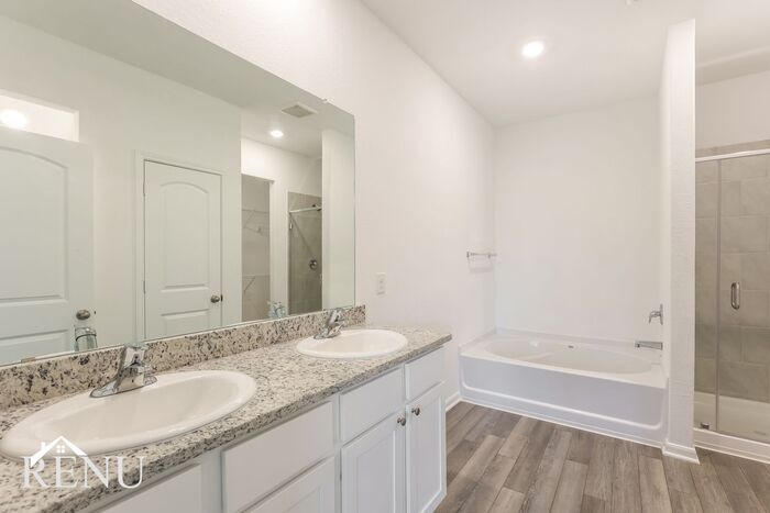 Building Photo - 2927 Jackson Smt