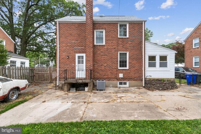 Building Photo - 5212 N Carlin Springs Rd
