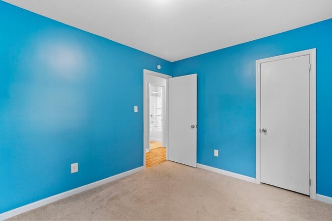 Building Photo - Newport News Rancher 3 BR 2 BA Culd-de-sac
