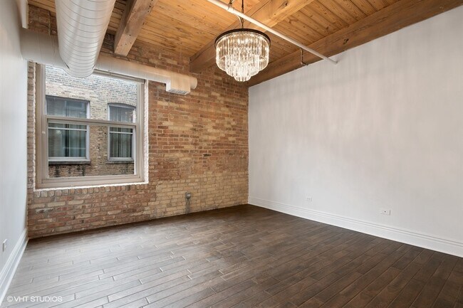 Building Photo - 420 S Clinton St