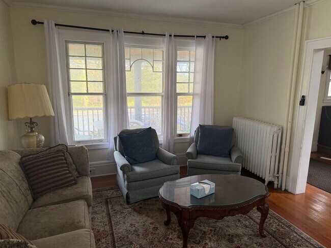 Building Photo - 72 Pawling Ave