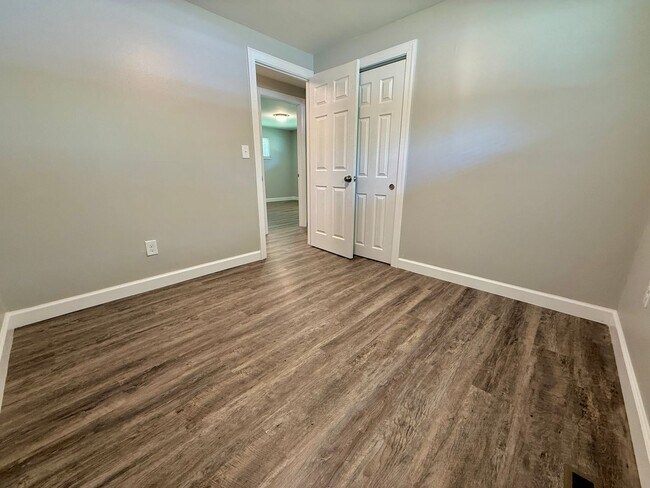 Building Photo - 4409 Primrose Ln