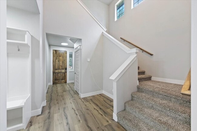 Building Photo - Stylish 4-Bed + Loft Just Minutes from The...