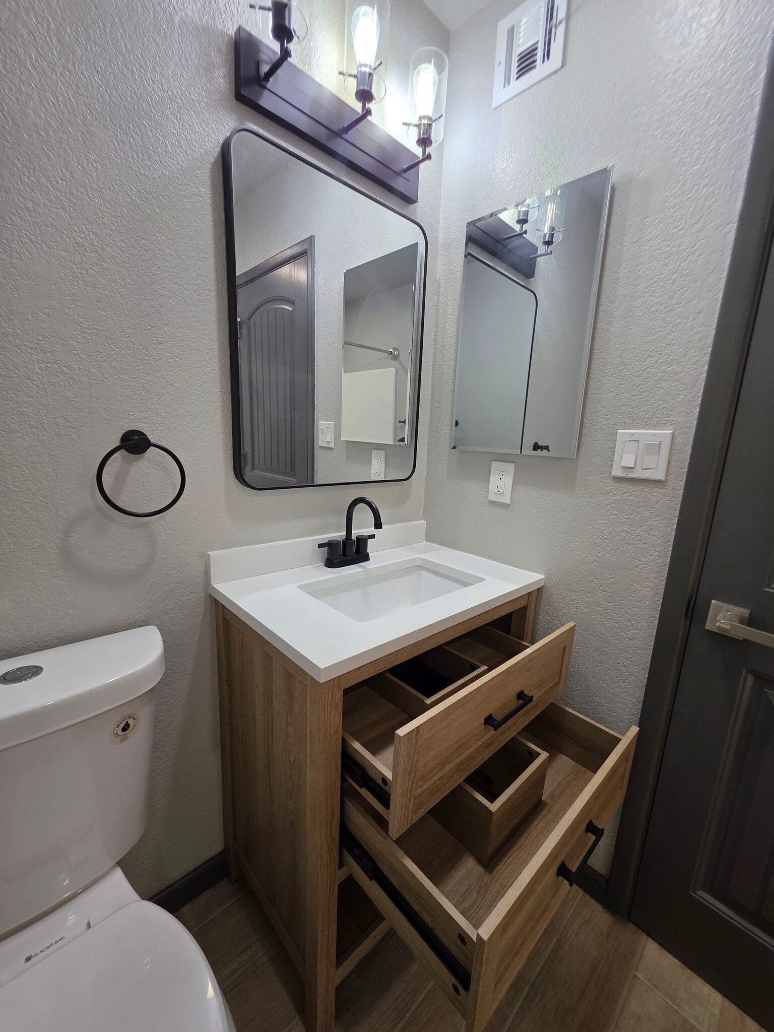 Building Photo - 1749 E Pepper Cir