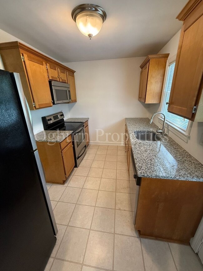 Building Photo - 144 Lawndale Dr