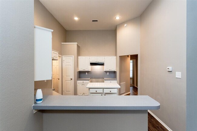 Building Photo - 923 Golden Grove Dr