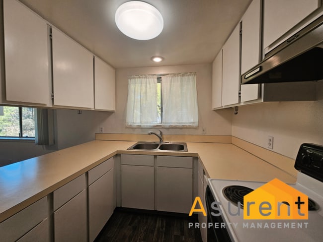 Building Photo - Bright & Spacious 2-Bedroom Apartment in A...