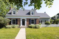 Building Photo - 14 Hyledge Dr