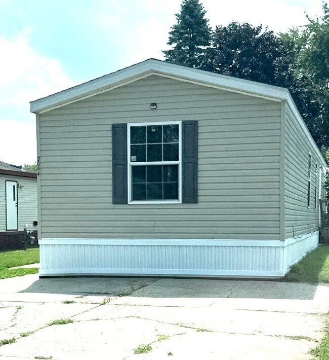 Building Photo - 2044 White Ave