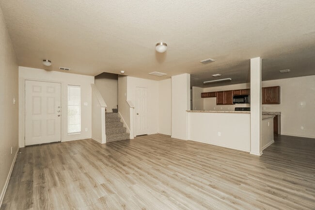 Building Photo - 2902 Aspen Mdw