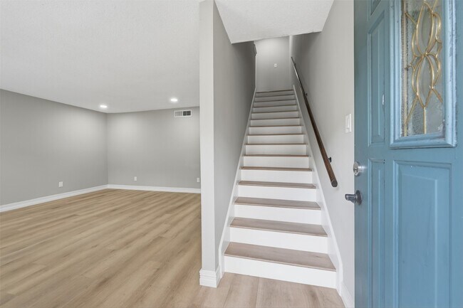 Building Photo - 9261 Westwood Village Dr