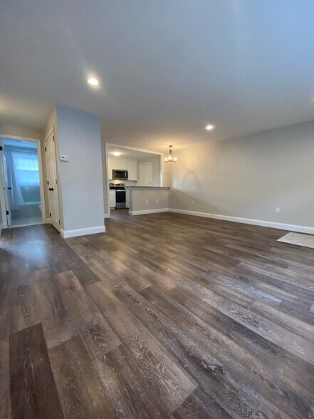Building Photo - 37 Grandview Dr