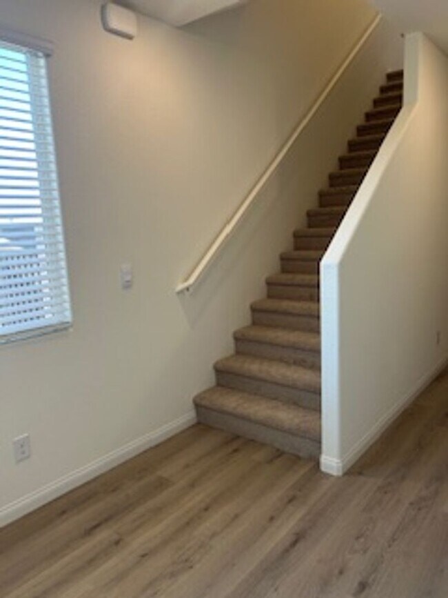 Building Photo - Spacious New Home with 5 Bedrooms in Hende...