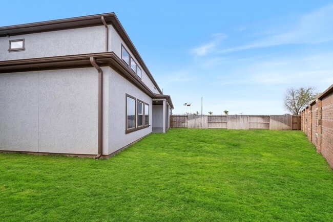 Building Photo - 2015 Olivos St