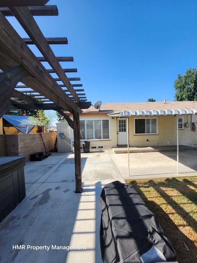 Building Photo - Newly Remodeled Home in Pomona