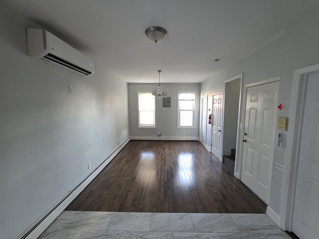 Building Photo - 712 17th St