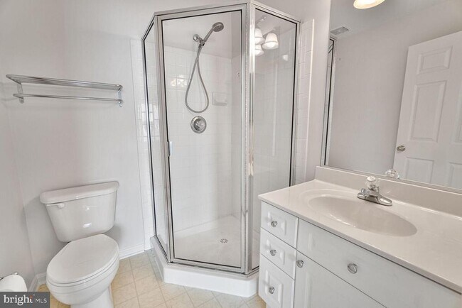 Building Photo - 2484 Angeline Dr