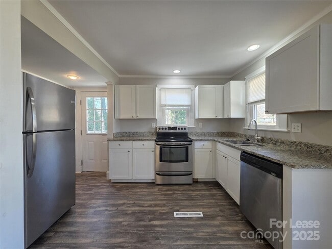 Building Photo - 818 Margate Ave