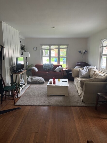 Building Photo - 2025 Bretton Pl