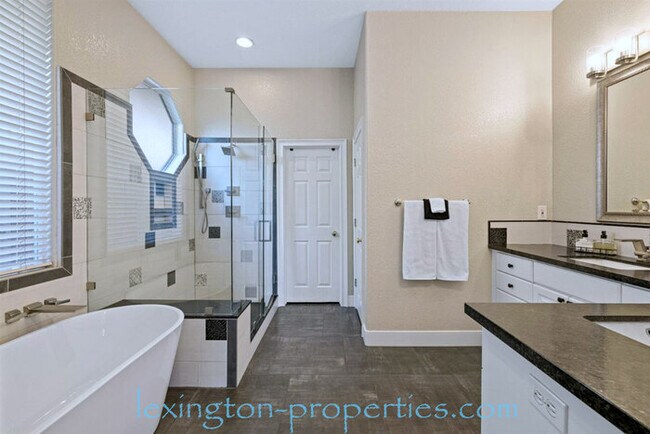 Building Photo - Modern, Single-story Home, in Exclusive Gated Golf course Community - Heritage at Diamond Oaks.
