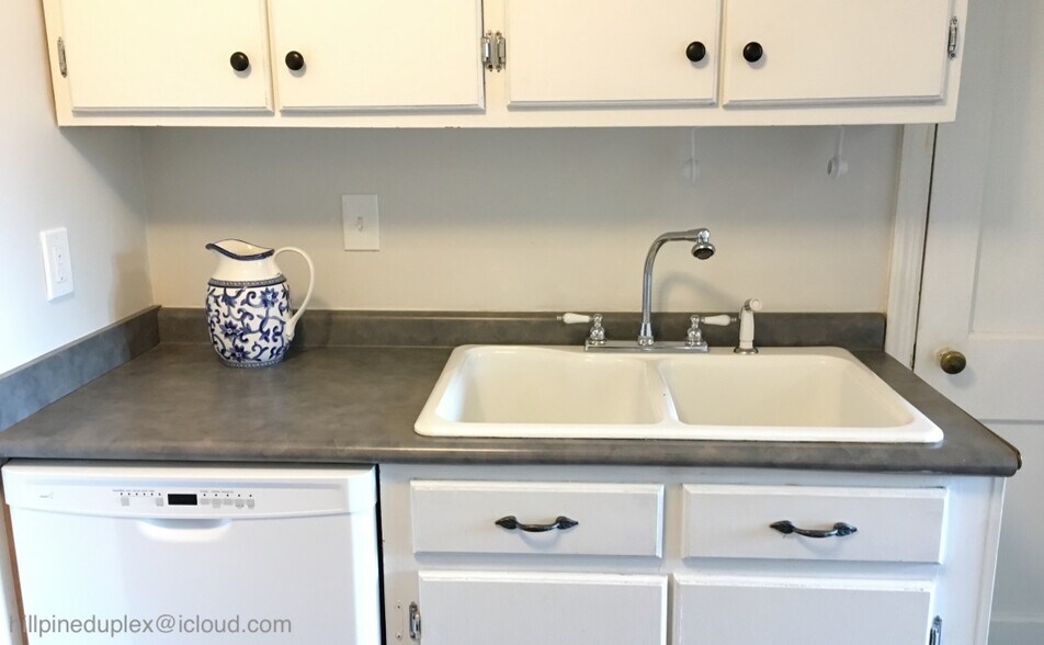 Spacious kitchen with gas stove, built-in microwave, fridge, dishwasher, garbage disposal, and a lar - 629 Hillpine Dr NE