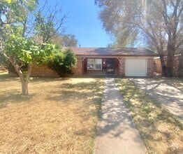 Building Photo - NOW AVAILABLE - Great 3 bedroom 2 bath nea...