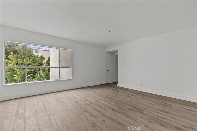 Building Photo - 939 Palm Ave