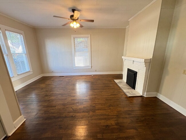 Building Photo - "Charming 4-Bedroom Retreat with 2 Full Baths in the Heart of Martin, TN!"