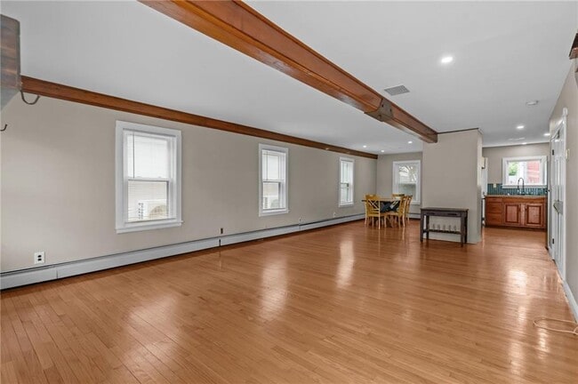 Building Photo - 19 Cross St