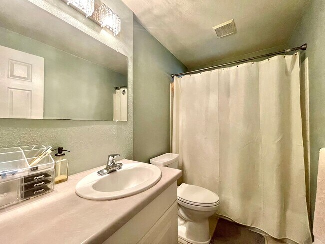 Building Photo - Mid-Century Gem in Kirkland’s Everest Park