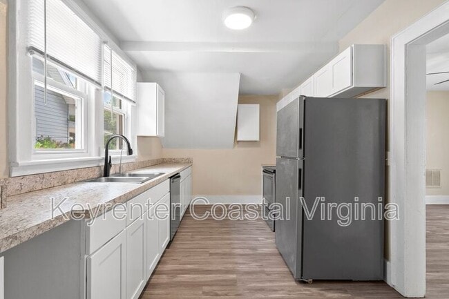 Building Photo - 2828 Tidewater Dr