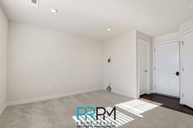 Building Photo - 49 Itasca Dr