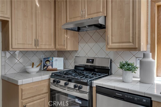 Building Photo - 5165 Pearblossom Dr