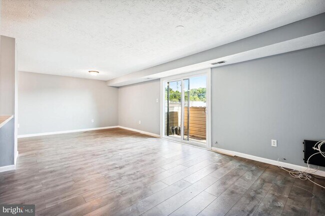 Building Photo - 12405 Hickory Tree Way