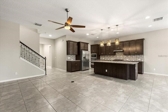 Building Photo - 1046 Grand Hilltop Dr