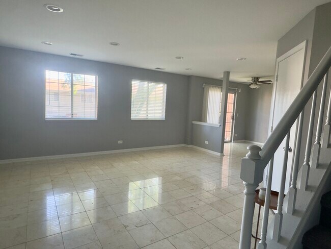 Building Photo - 1356 S Lorraine Rd