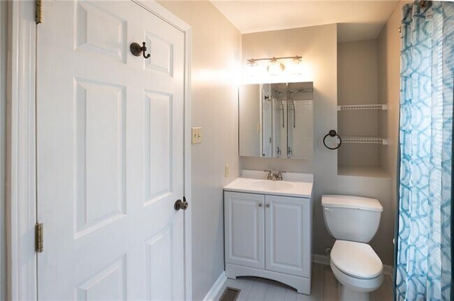 Building Photo - 1421 Sandstone Dr