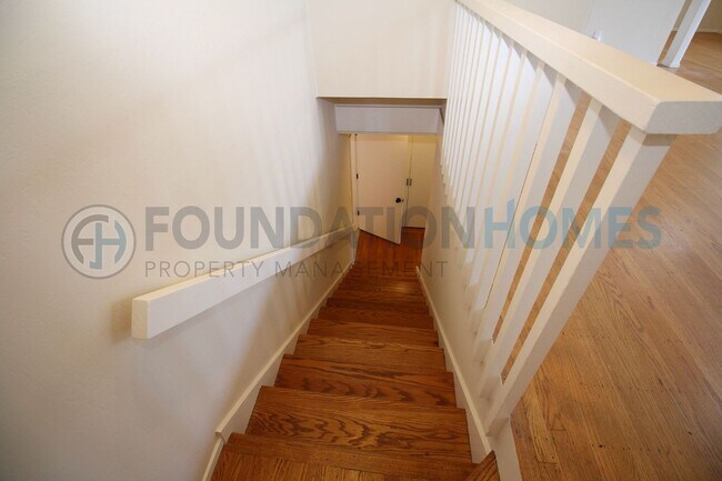 Building Photo - Mountain View Retreat in the Heart of Fairfax- 3BD/1BA Home with Expansive Deck- FOUNDATION