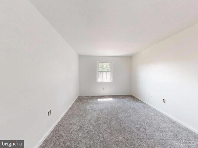 Building Photo - 8105 Kenova Ln